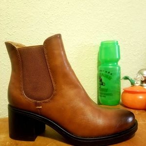 Ideal Shoes Leather Ankle Boot NEW